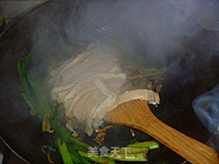 蒜香豆腐炒肉丝的做法步骤：8
