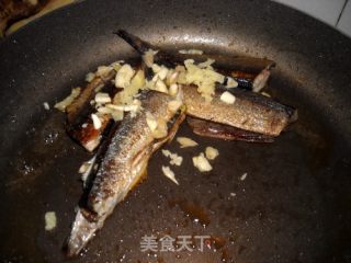 干煎秋刀鱼的做法步骤：5