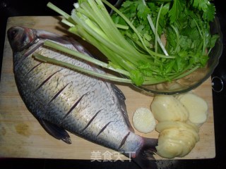 香芹烤鳊鱼的做法步骤：1