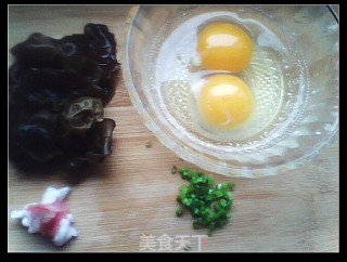 黑木耳蛋汤的做法步骤：1