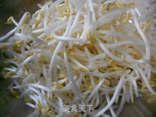 豆芽肉丸汤的做法步骤：1
