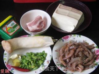 五花肉鲜虾豆腐煲的做法步骤：1