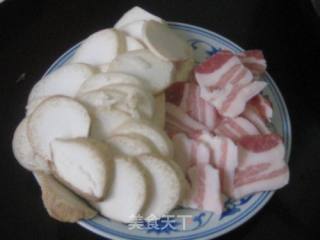 五花肉鲜虾豆腐煲的做法步骤：2