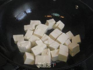 五花肉鲜虾豆腐煲的做法步骤：3
