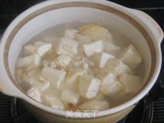 五花肉鲜虾豆腐煲的做法步骤：4