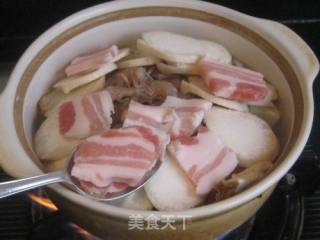 五花肉鲜虾豆腐煲的做法步骤：8