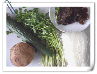 炝拌土豆丝的做法步骤：1