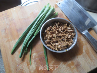 蒜苗瘦肉的做法步骤：1
