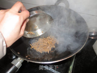 蒜苗瘦肉的做法步骤：3