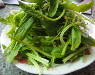 菠菜炒鸡蛋的做法步骤：1