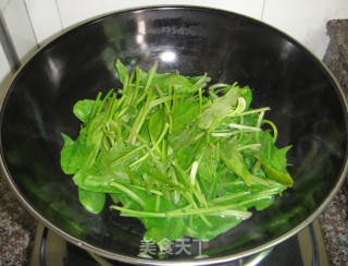 菠菜炒鸡蛋的做法步骤：4