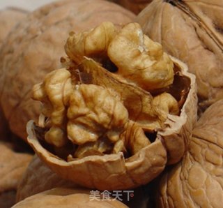 补脑佳品－甜酥核桃的做法步骤：2