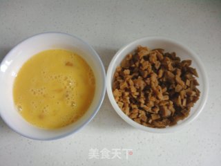 萝卜干炒鸡蛋的做法步骤：1