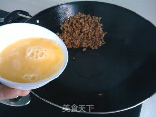 萝卜干炒鸡蛋的做法步骤：3
