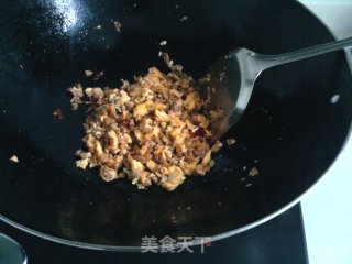 萝卜干炒鸡蛋的做法步骤：5