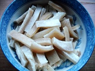 蒸三样【芥菜疙瘩黄豆肉皮】的做法步骤：2