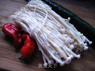 凉拌黄瓜金针菇的做法步骤：1