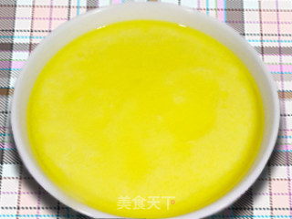 宝宝食谱之：蔬菜（肉松）鸡蛋羹的做法步骤：1