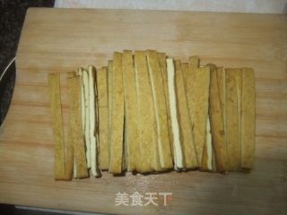 西芹炒豆干的做法步骤：1
