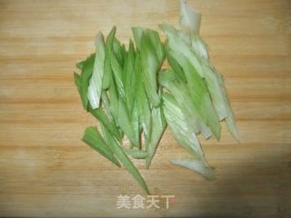 西芹炒豆干的做法步骤：2