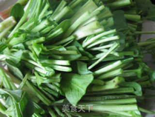蒜香菠菜梗的做法步骤：2