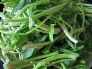 蒜香菠菜梗的做法步骤：3
