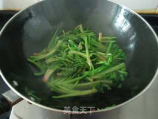 蒜香菠菜梗的做法步骤：5