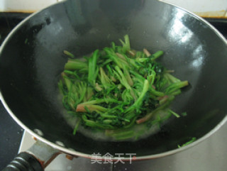蒜香菠菜梗的做法步骤：6