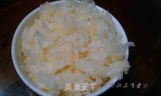 苹果银耳汤的做法步骤：1