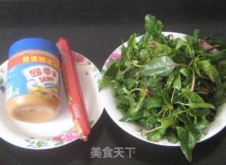 花生酱火腿肠菠菜塔的做法步骤：1