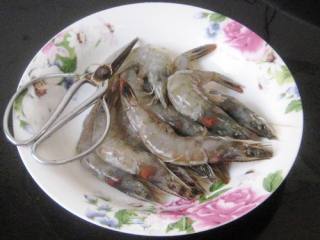 蒜味黄金虾的做法步骤：2