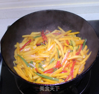 ｛素食｝辣炒南瓜条的做法步骤：5