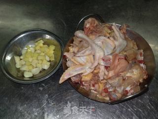 青椒炒鸡的做法步骤：1