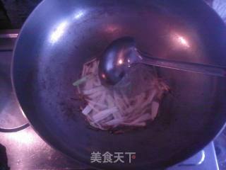香肠炒洋葱的做法步骤：4