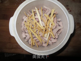 党参瘦肉汤的做法步骤：5