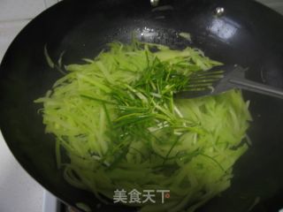 四步八分钟轻松搞定翠玉满盘--满口翠香莴笋的做法步骤：5