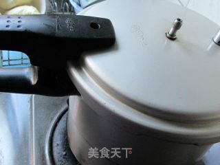 土豆脊骨汤的做法步骤：9