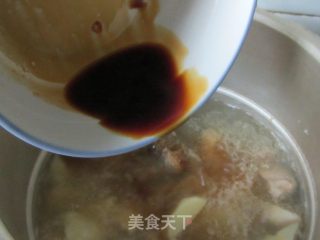 土豆脊骨汤的做法步骤：10