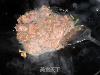 彩椒炒牛肉的做法步骤：5