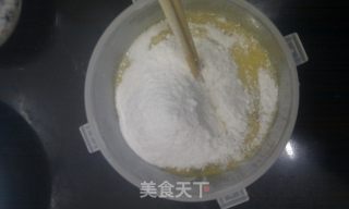 懒人版微波炉草莓蜂蜜蛋糕的做法步骤：2