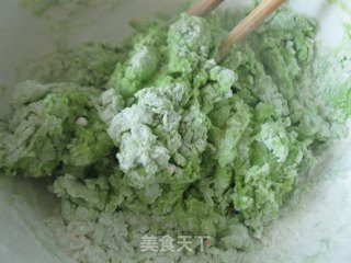 菠菜手擀面的做法步骤：2