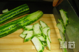 丝瓜虾米煎饼的做法步骤：1