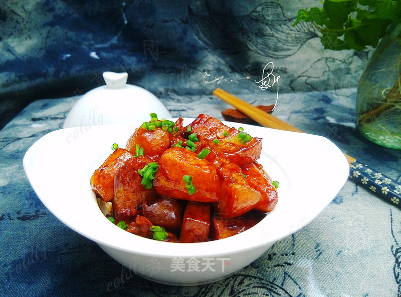 五花肉烧小芋头的做法