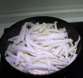家常小炒Δ ΔΔ---- 白菜小炒肉的做法步骤：3