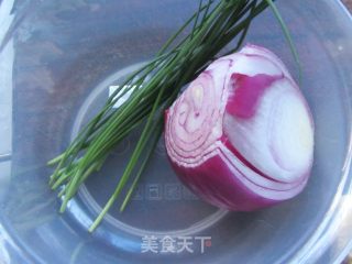 洋葱素鸡的做法步骤：1