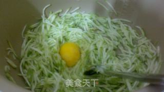 豆渣的利用—西葫芦厚饼的做法步骤：3