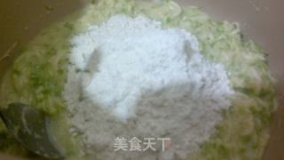 豆渣的利用—西葫芦厚饼的做法步骤：5