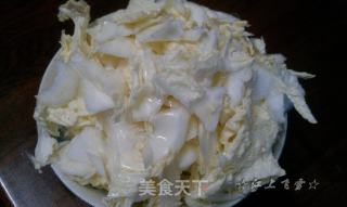 木耳炒白菜的做法步骤：1