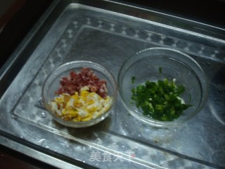 咖喱腊肠蛋炒饭的做法步骤：2