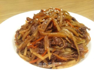 【私房小菜】 牛肉炒杂蔬的做法步骤：1